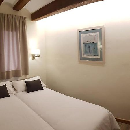 Casa Gabalda Apartamentos วาลเดร์โรเบรส ภายนอก รูปภาพ