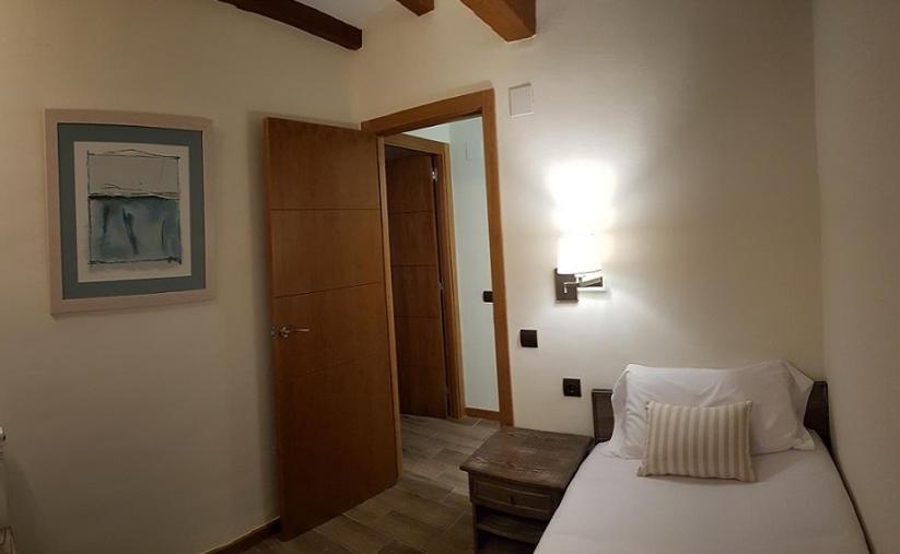 Casa Gabalda Apartamentos วาลเดร์โรเบรส ภายนอก รูปภาพ