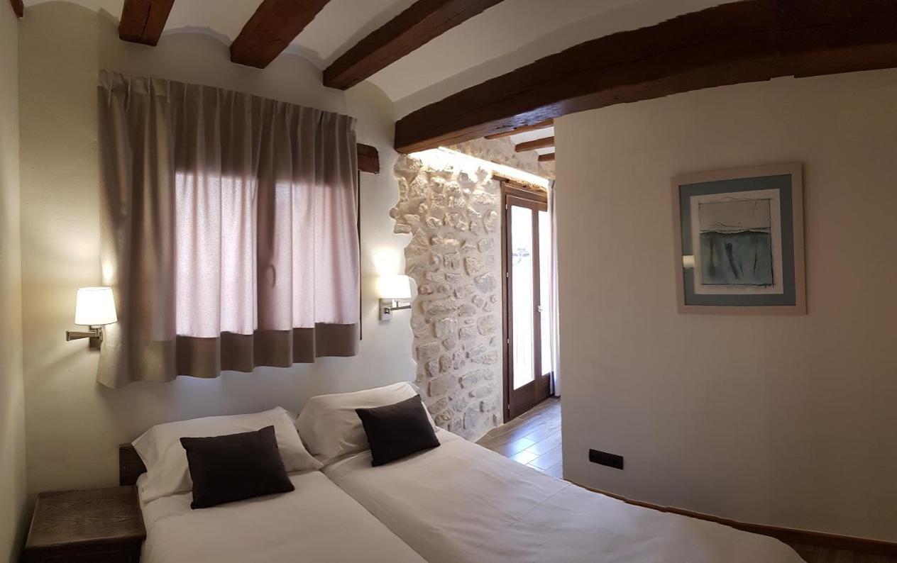 Casa Gabalda Apartamentos วาลเดร์โรเบรส ภายนอก รูปภาพ