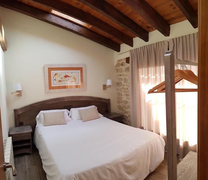 Casa Gabalda Apartamentos วาลเดร์โรเบรส ภายนอก รูปภาพ