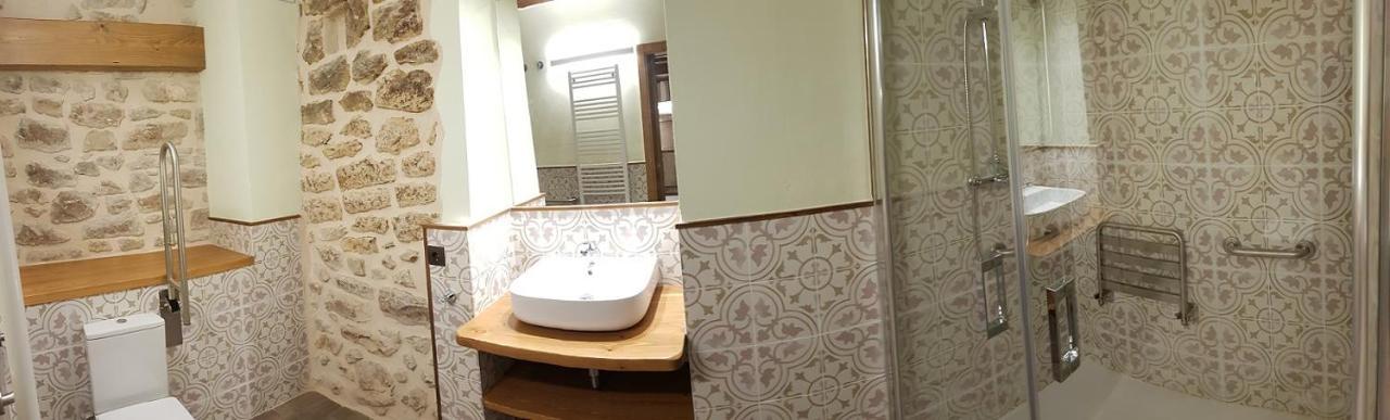 Casa Gabalda Apartamentos วาลเดร์โรเบรส ภายนอก รูปภาพ